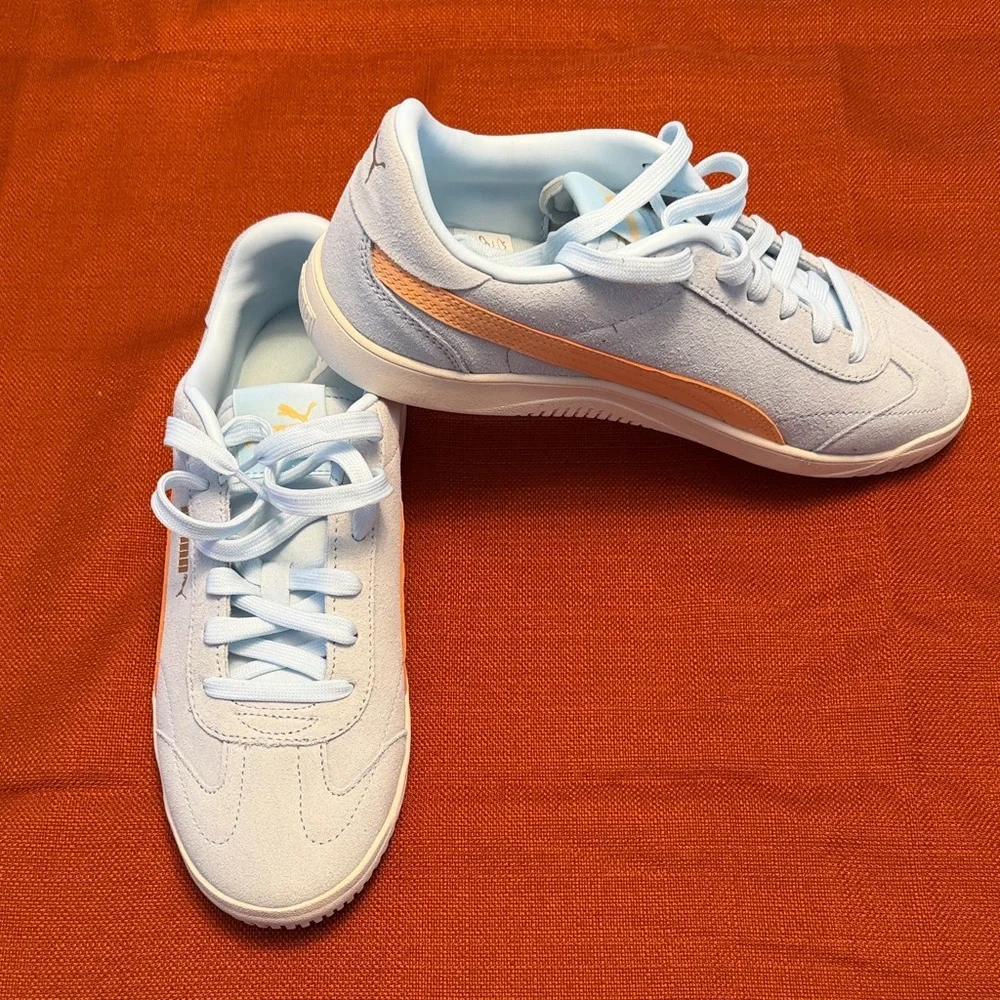 Puma Women's Icy Blue and Peach soft foam Sneakers Woman size 9.5